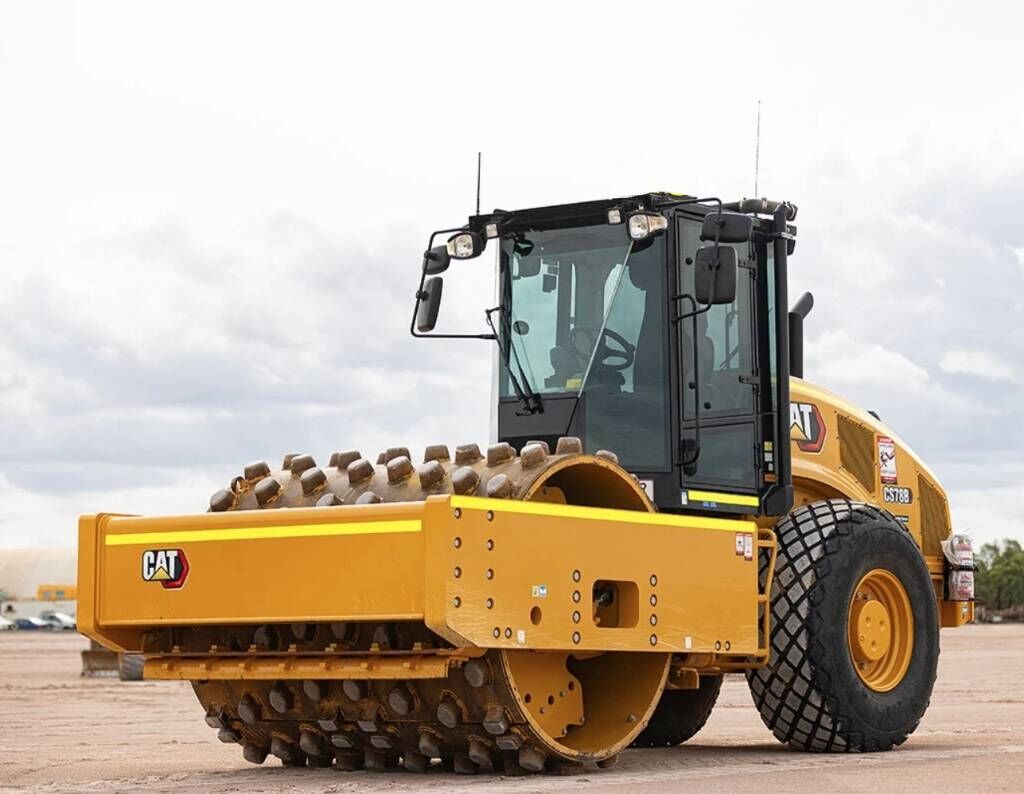 Cat CS68B Vibratory Roller